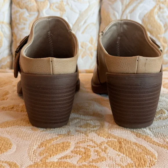 FRYE Leather Belted Harness Mules Clogs Block Heel 6 M Shoes Tan Beige - Picture 8 of 10